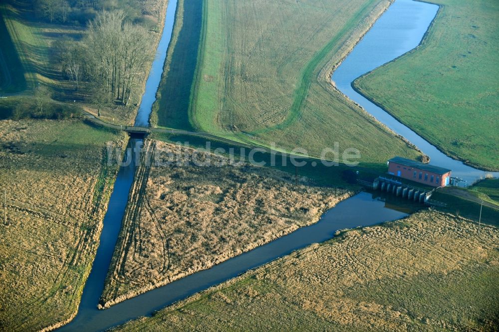 Luftbild Amt Neuhaus - Melorationsgraben und Kanäle auf landwirtschaftlichen Feldern in Amt Neuhaus im Bundesland Niedersachsen, Deutschland