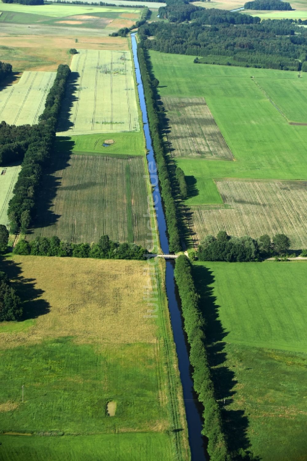 Luftbild Grebs-Niendorf - Melorationsgraben und Kanäle auf landwirtschaftlichen Feldern in Grebs-Niendorf im Bundesland Mecklenburg-Vorpommern