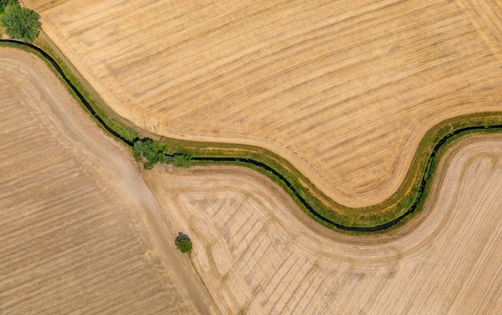 Sendenhorst von oben - Melorationsgraben und Kanäle auf landwirtschaftlichen Feldern in Sendenhorst im Bundesland Nordrhein-Westfalen, Deutschland