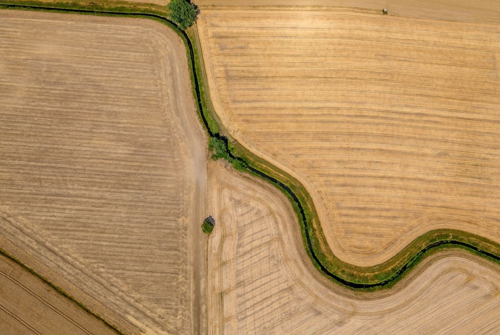 Luftbild Sendenhorst - Melorationsgraben und Kanäle auf landwirtschaftlichen Feldern in Sendenhorst im Bundesland Nordrhein-Westfalen, Deutschland