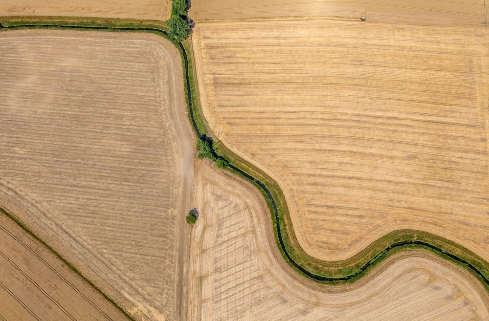 Luftaufnahme Sendenhorst - Melorationsgraben und Kanäle auf landwirtschaftlichen Feldern in Sendenhorst im Bundesland Nordrhein-Westfalen, Deutschland