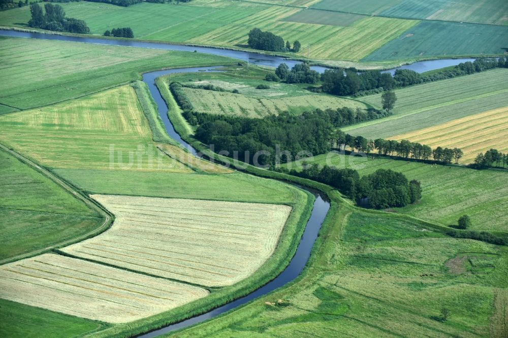 Luftbild Winseldorf - Melorationsgraben und Kanäle auf landwirtschaftlichen Feldern in Winseldorf im Bundesland Schleswig-Holstein