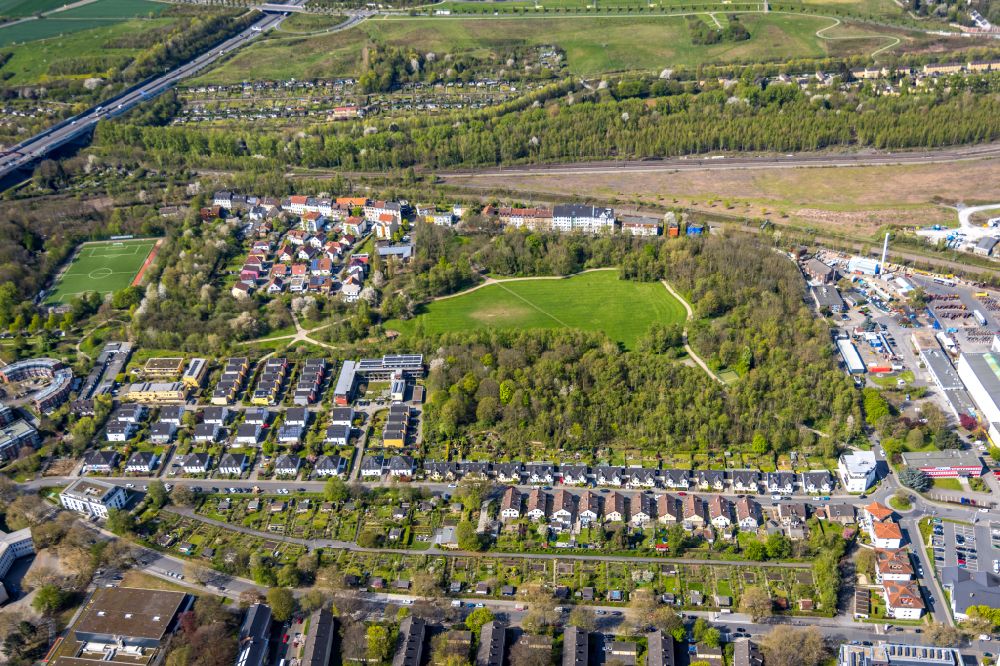 Luftbild Dortmund - Menschen erholen sich in der Parkanlage Tremoniapark in Dortmund im Bundesland Nordrhein-Westfalen, Deutschland