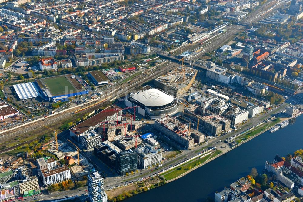 Luftbild Berlin - Mercedes-Benz-Arena im im Anschutz Areal im Stadtteil Friedrichshain in Berlin