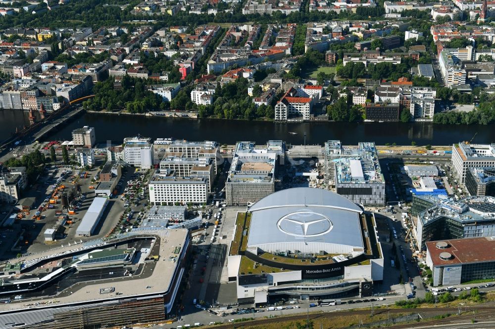 Luftaufnahme Berlin - Mercedes-Benz-Arena im im Anschutz Areal im Stadtteil Friedrichshain in Berlin