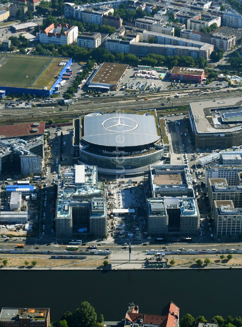 Berlin aus der Vogelperspektive: Mercedes-Benz-Arena im im Anschutz Areal im Stadtteil Friedrichshain in Berlin