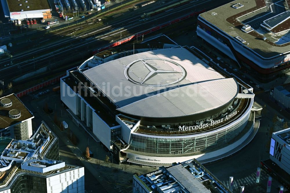 Berlin von oben - Mercedes-Benz-Arena im im Anschutz Areal im Stadtteil Friedrichshain in Berlin