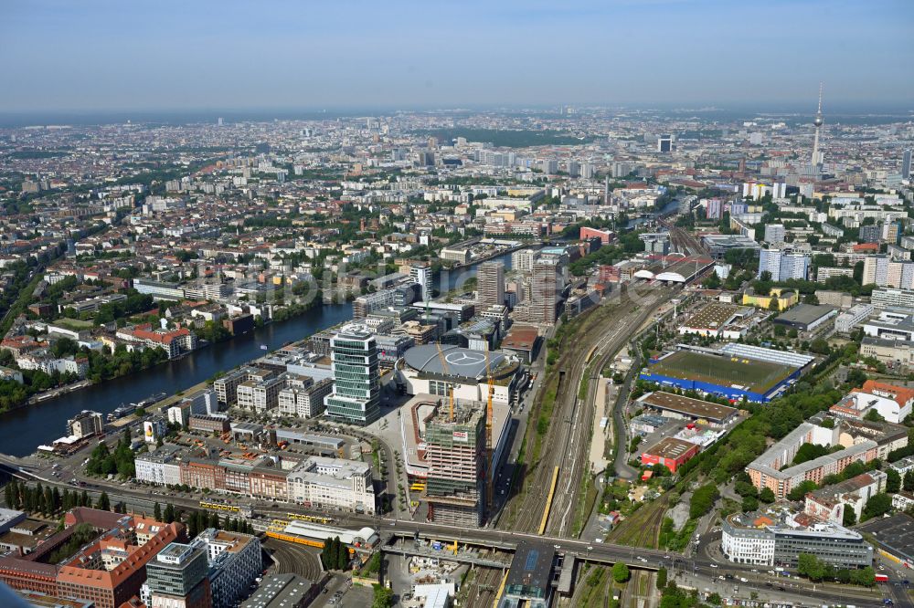 Berlin von oben - Mercedes-Benz-Arena im Anschutz Areal im Stadtteil Friedrichshain in Berlin