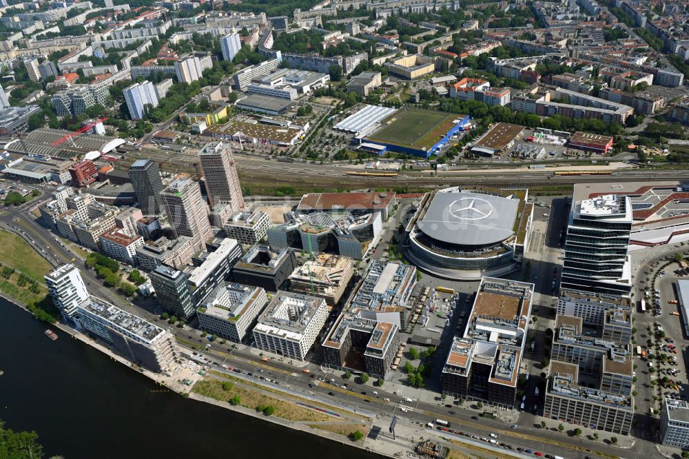 Luftbild Berlin - Mercedes-Benz-Arena im Anschutz Areal im Stadtteil Friedrichshain in Berlin