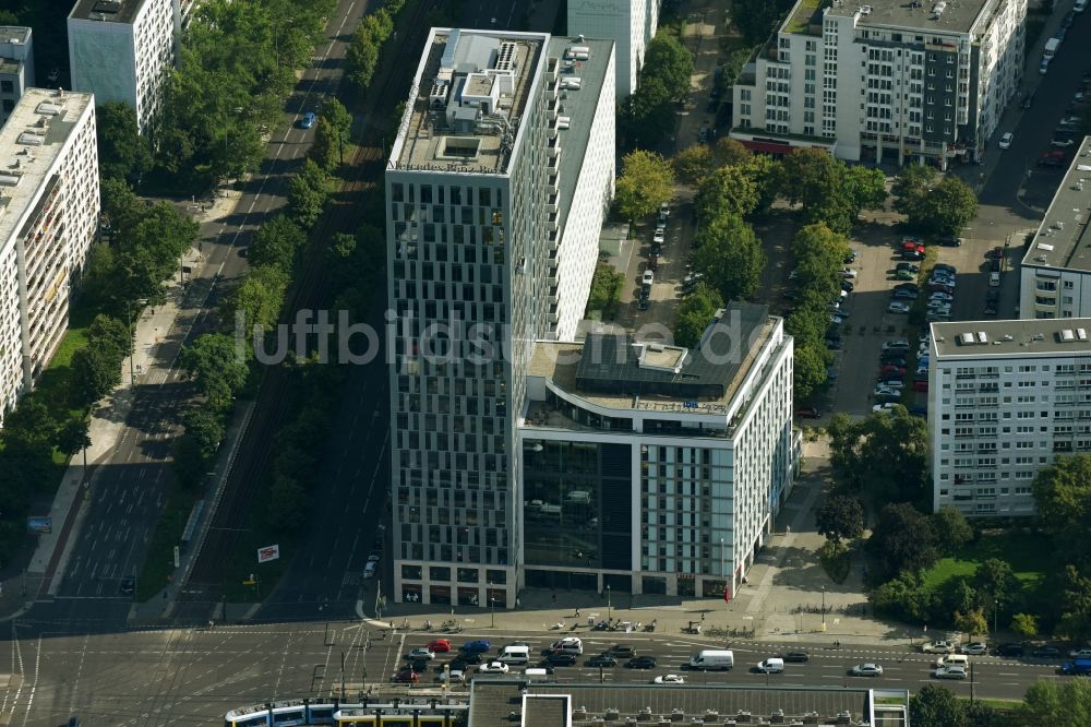 Luftbild Berlin - Mercedes-Benz Bank Service Center - Hochhausneubau an der Mollstrasse in Berlin - Mitte