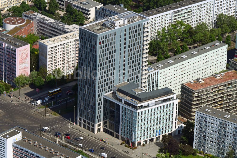 Luftbild Berlin - Mercedes-Benz Bank Service Center - Hochhausneubau an der Mollstrasse in Berlin - Mitte
