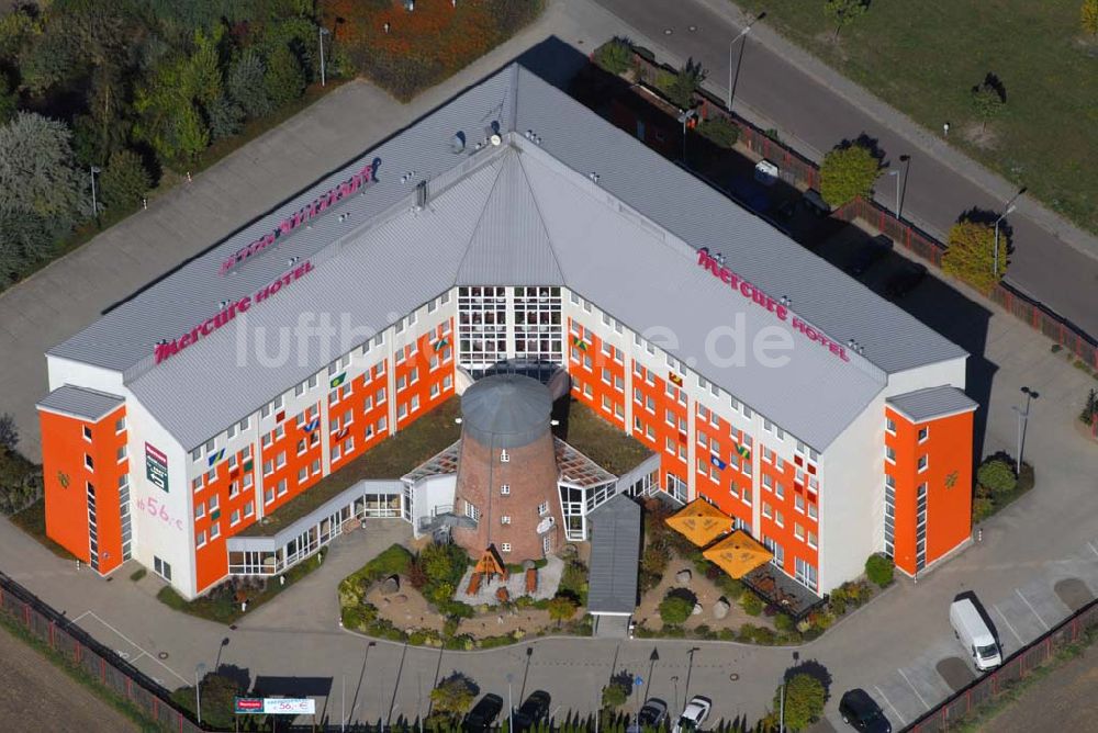 Halle von oben - Mercure Hotel in Halle-Peissen