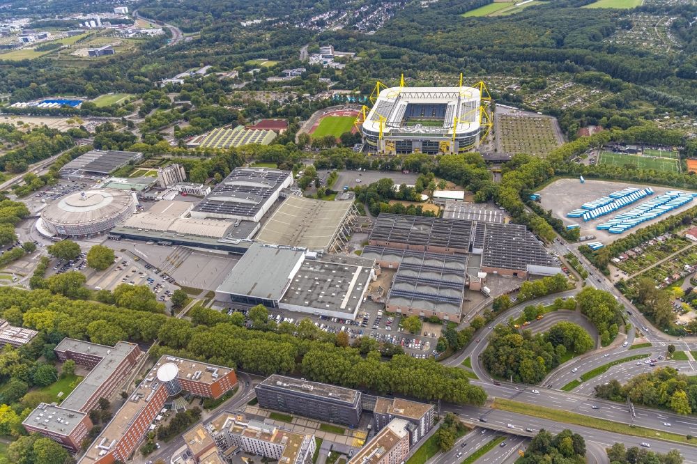Dortmund von oben - Messegelände und Arena des BVB - Stadion Signal Iduna Park im Stadtteil Westfalenhalle in Dortmund im Bundesland Nordrhein-Westfalen