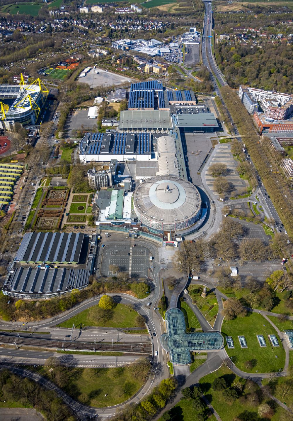 Luftbild Dortmund - Messegelände und Arena des BVB - Stadion Signal Iduna Park im Stadtteil Westfalenhalle in Dortmund im Bundesland Nordrhein-Westfalen