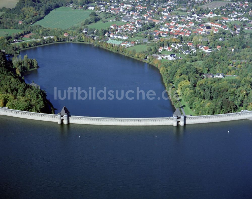 Luftaufnahme GÜNNE - Möhnesee (Stausee) mit Staumauer bei Günne