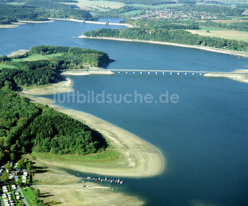 GÜNNE aus der Vogelperspektive: Möhnesee (Stausee) mit Staumauer bei Günne