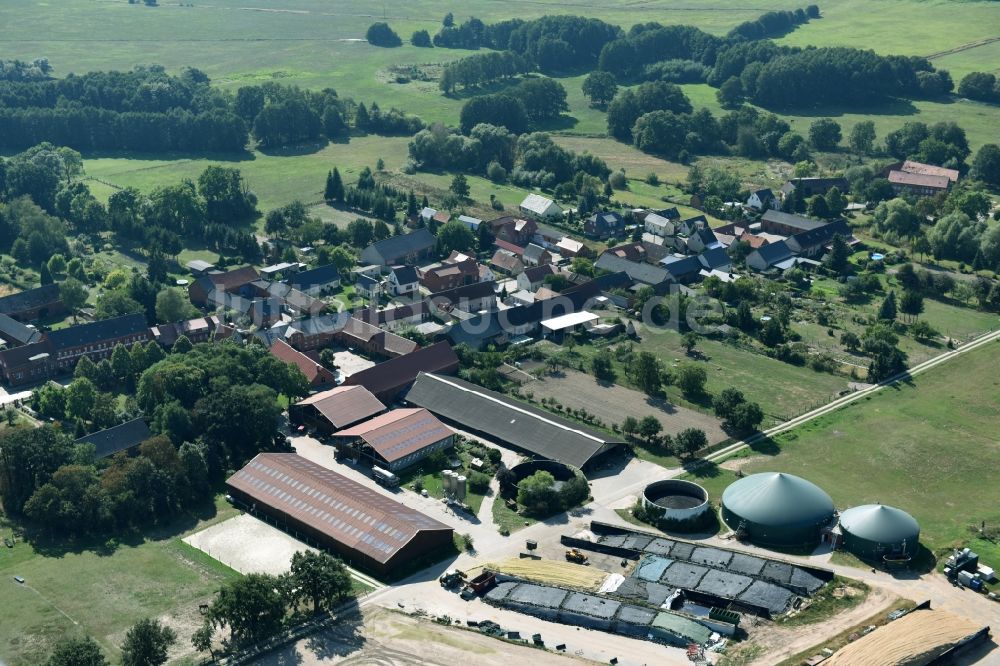 Luftaufnahme Käthen - Milchviehanlage und Tierzucht- Stallanlagen mit Kühen in Käthen im Bundesland Sachsen-Anhalt