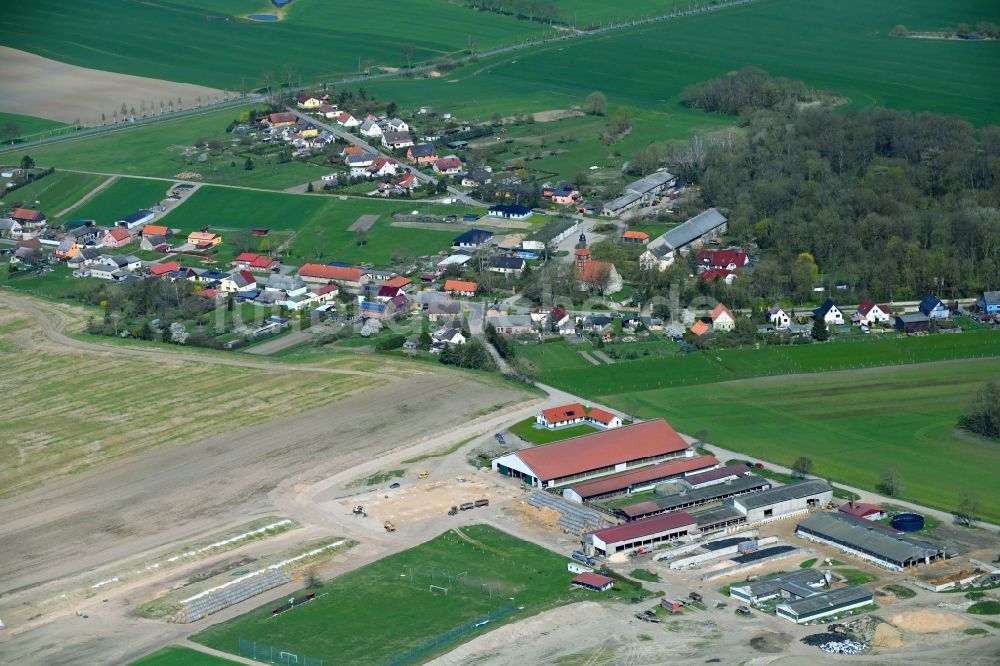 Luftbild Menkin - Milchviehanlage und Tierzucht- Stallanlagen mit Kühen in Menkin im Bundesland Brandenburg, Deutschland