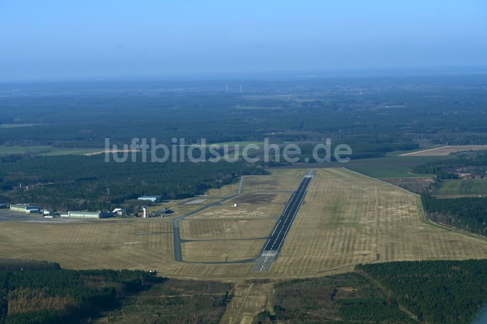 Faßberg aus der Vogelperspektive: Militär- Flugplatz Fliegerhorst Faßberg in Faßberg im Bundesland Niedersachsen, Deutschland