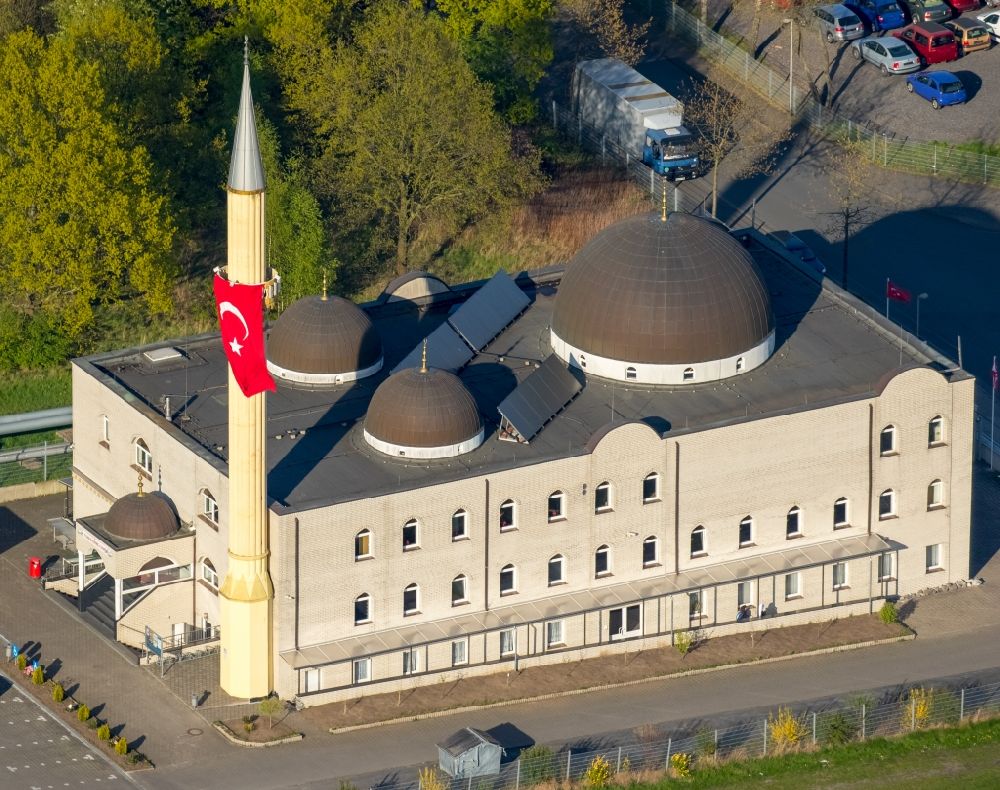 Luftaufnahme Hamm - Minarett der Yunus Emre Camii Moschee am Hülskamp in Heessen , einem Ortsteil von Hamm in Nordrhein- Westfalen