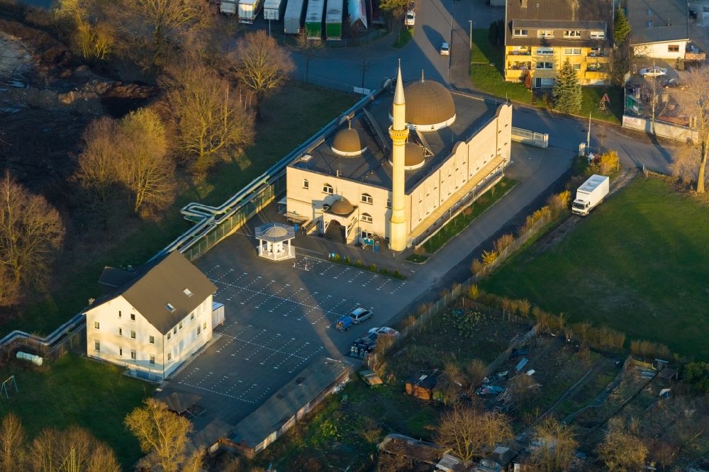 Hamm aus der Vogelperspektive: Minarett der Yunus Emre Camii Moschee am Hülskamp in Heessen , einem Ortsteil von Hamm in Nordrhein- Westfalen