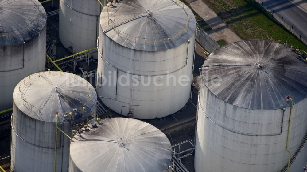 Luftaufnahme Bendorf - Mineralöl - Hochtanklager in Bendorf im Bundesland Rheinland-Pfalz, Deutschland