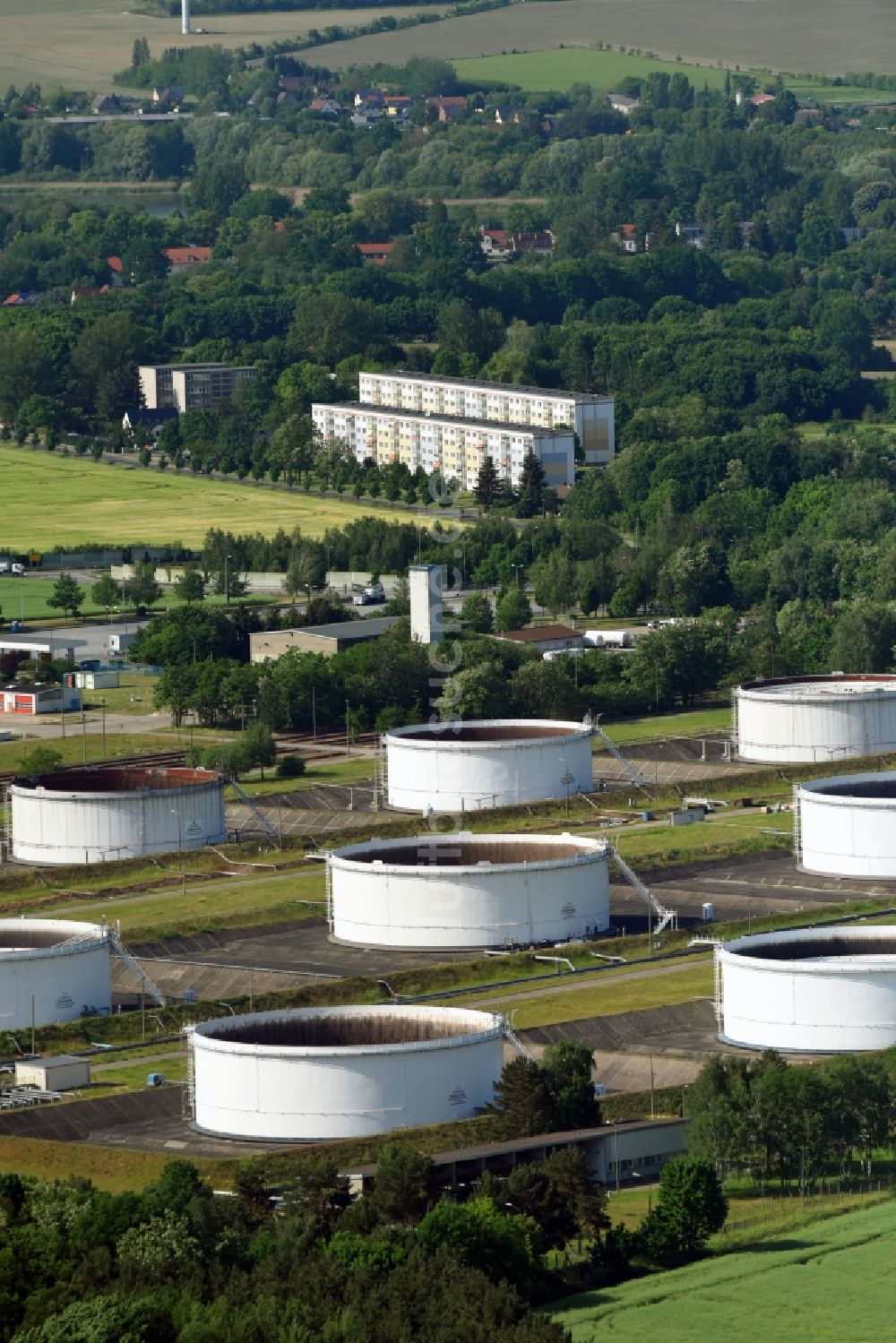 Luftbild Werneuchen - Mineralöl - Hochtanklager für Benzin und Diesel- Kraftstoffe in Seefeld im Bundesland Brandenburg