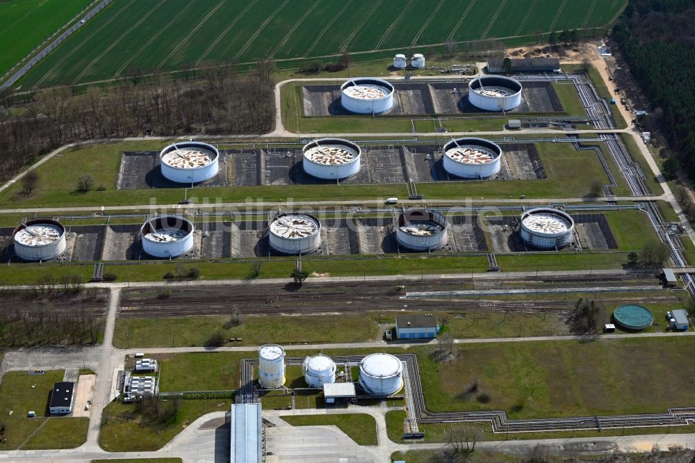 Luftaufnahme Seefeld-Löhme - Mineralöl - Hochtanklager für Benzin und Diesel- Kraftstoffe in Seefeld im Bundesland Brandenburg