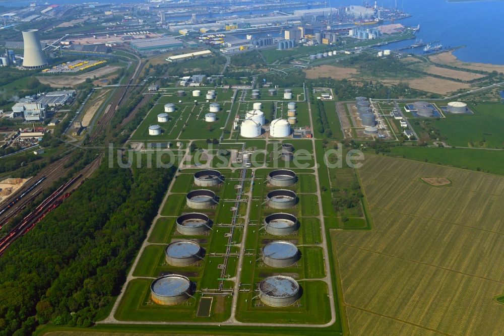 Luftbild Rostock - Mineralöl - Hochtanklager im Ortsteil Peez in Rostock im Bundesland Mecklenburg-Vorpommern, Deutschland