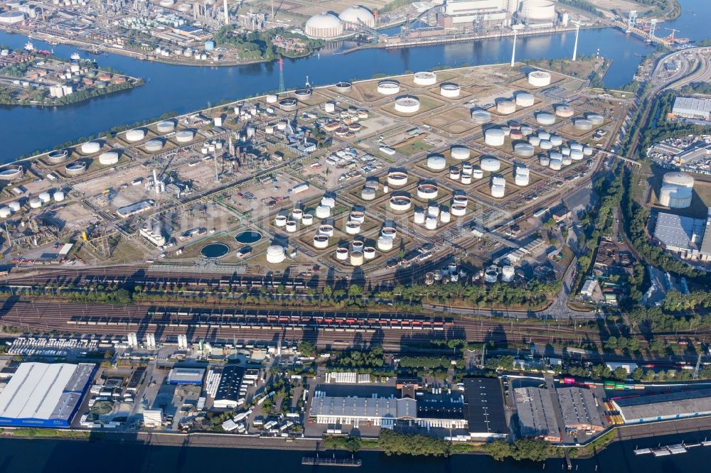Luftaufnahme Hamburg - Mineralöl - Hochtanklager des Shell Technology Centre Hamburg an der Süderelbe hinter dem Logistikzentrum von DB Schenker in Hamburg, Deutschland