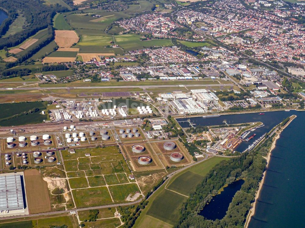 Speyer von oben - Mineralöl - Hochtanklager Tanquid am Flugplatz in Speyer im Bundesland Rheinland-Pfalz, Deutschland