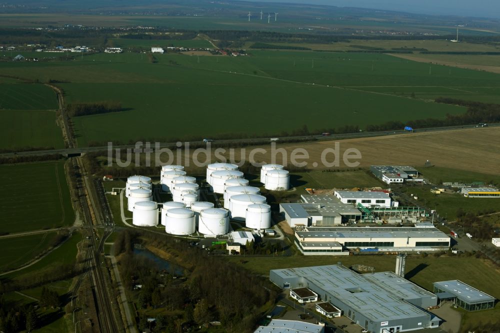Emleben aus der Vogelperspektive: Mineralöl - Hochtanklager - Unitank in Emleben im Bundesland Thüringen, Deutschland