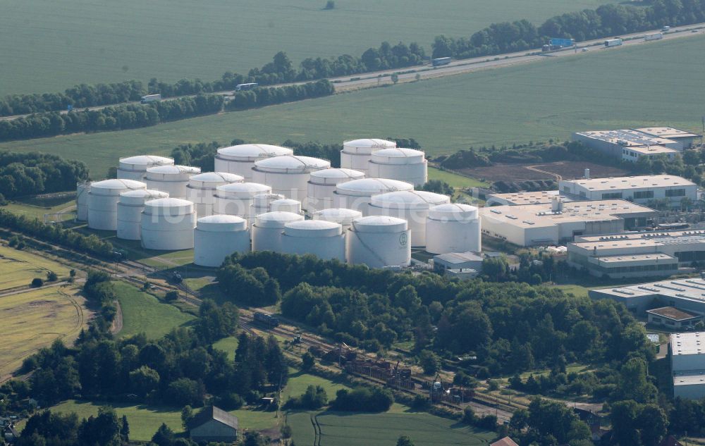 Emleben von oben - Mineralöl - Hochtanklager Unitank Tanklager in Emleben im Bundesland Thüringen, Deutschland