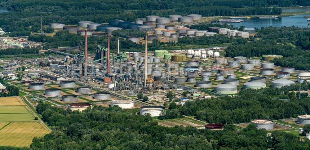 Luftbild Karlsruhe - Miro Raffinerie- Werksgelände des Mineralölproduzenten im Ortsteil Knielingen in Karlsruhe im Bundesland Baden-Württemberg, Deutschland