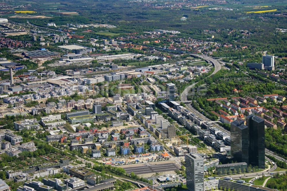 München von oben - Mischbebauung mit Wohngebieten und Bürogebäuden im Ortsteil Schwabing in München im Bundesland Bayern, Deutschland
