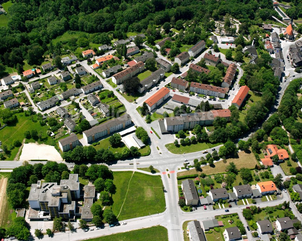 Luftaufnahme Burgkirchen an der Alz - Mischbebauung der Wohngebiets- und Gewerbeflächen in Burgkirchen an der Alz im Bundesland Bayern, Deutschland