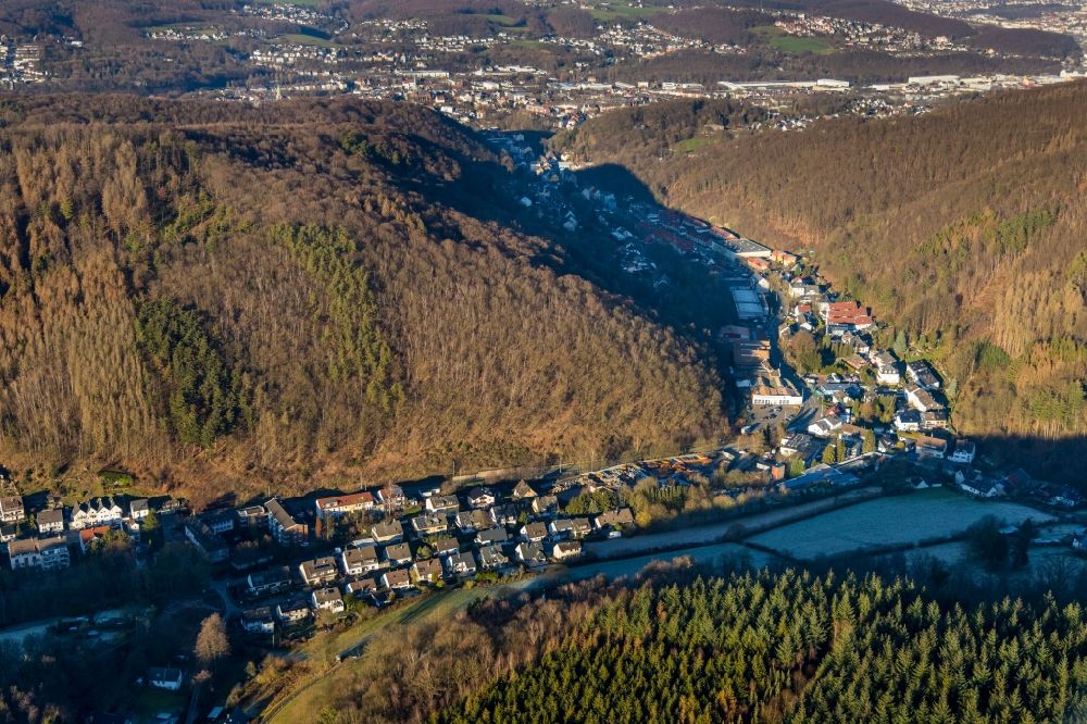 Luftaufnahme Hagen - Mischbebauung der Wohngebiets- und Gewerbeflächen entlang der Voerder Straße in Hagen im Bundesland Nordrhein-Westfalen, Deutschland