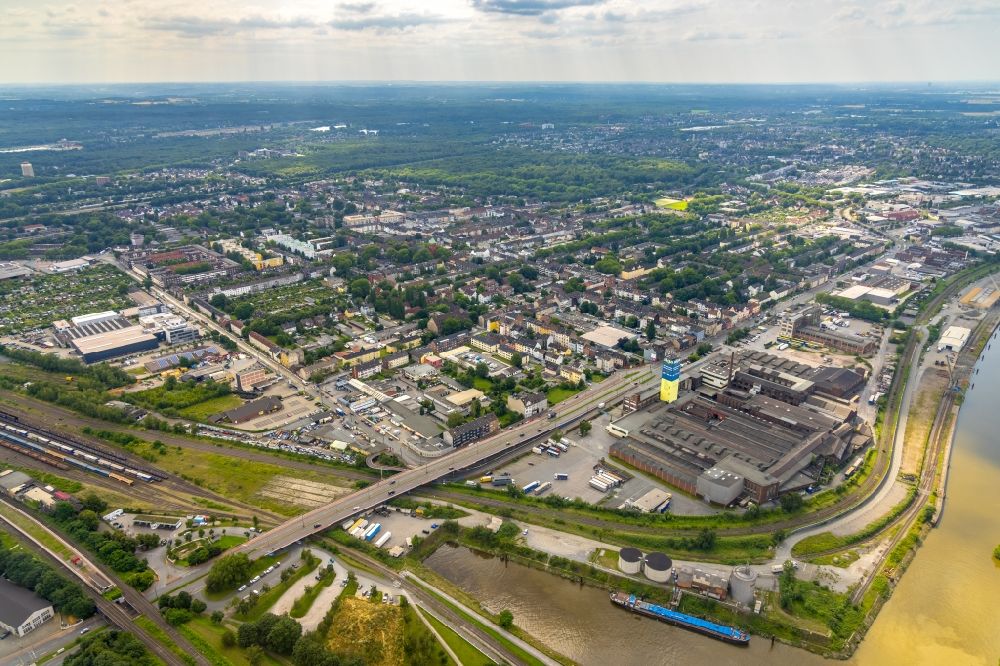 Luftbild Duisburg - Mischbebauung der Wohngebiets- und Gewerbeflächen entlang der Wanheimer Straße in Duisburg im Bundesland Nordrhein-Westfalen, Deutschland