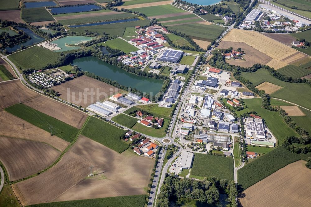Haselfurth von oben - Mischbebauung der Wohngebiets- und Gewerbeflächen in Haselfurth im Bundesland Bayern, Deutschland