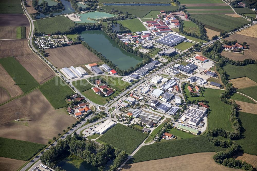 Haselfurth aus der Vogelperspektive: Mischbebauung der Wohngebiets- und Gewerbeflächen in Haselfurth im Bundesland Bayern, Deutschland