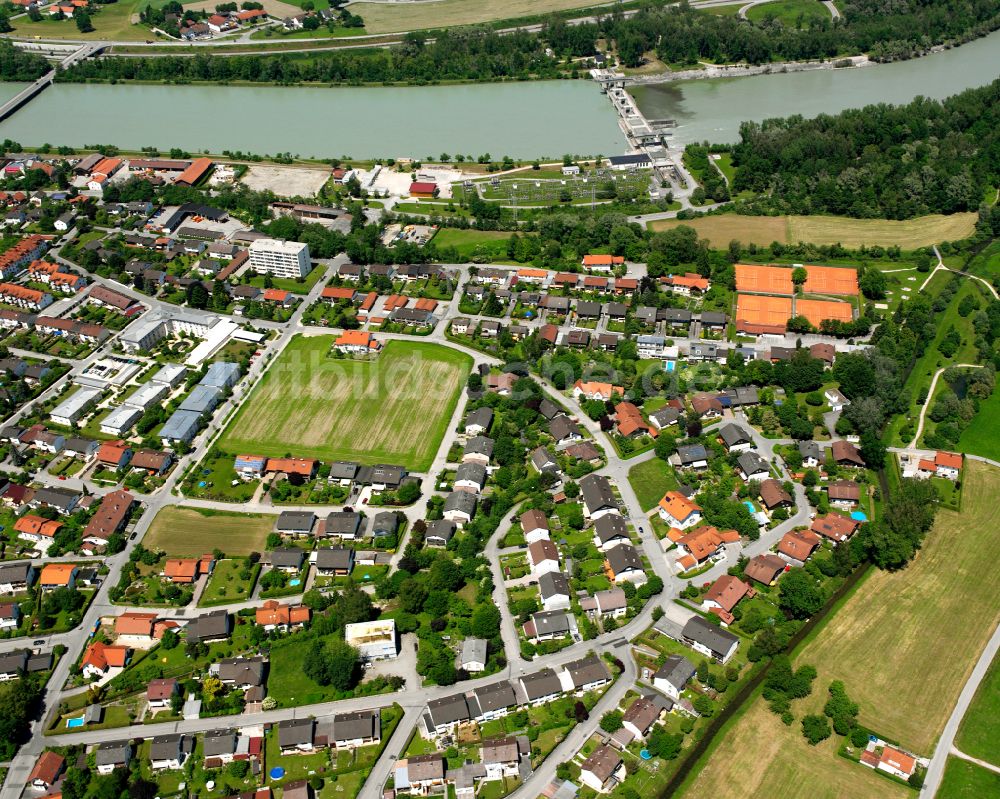 Neuötting von oben - Mischbebauung der Wohngebiets- und Gewerbeflächen in Neuötting im Bundesland Bayern, Deutschland