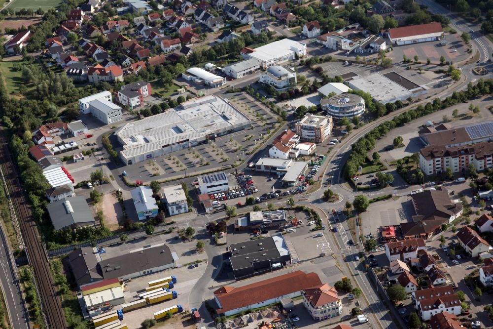 Luftaufnahme Oppenheim - Mischbebauung der Wohngebiets- und Gewerbeflächen in Oppenheim im Bundesland Rheinland-Pfalz, Deutschland