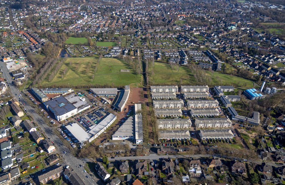 Luftaufnahme Bottrop - Mischbebauung der Wohngebiets- und Gewerbeflächen am Propser-Park in Bottrop im Bundesland Nordrhein-Westfalen, Deutschland