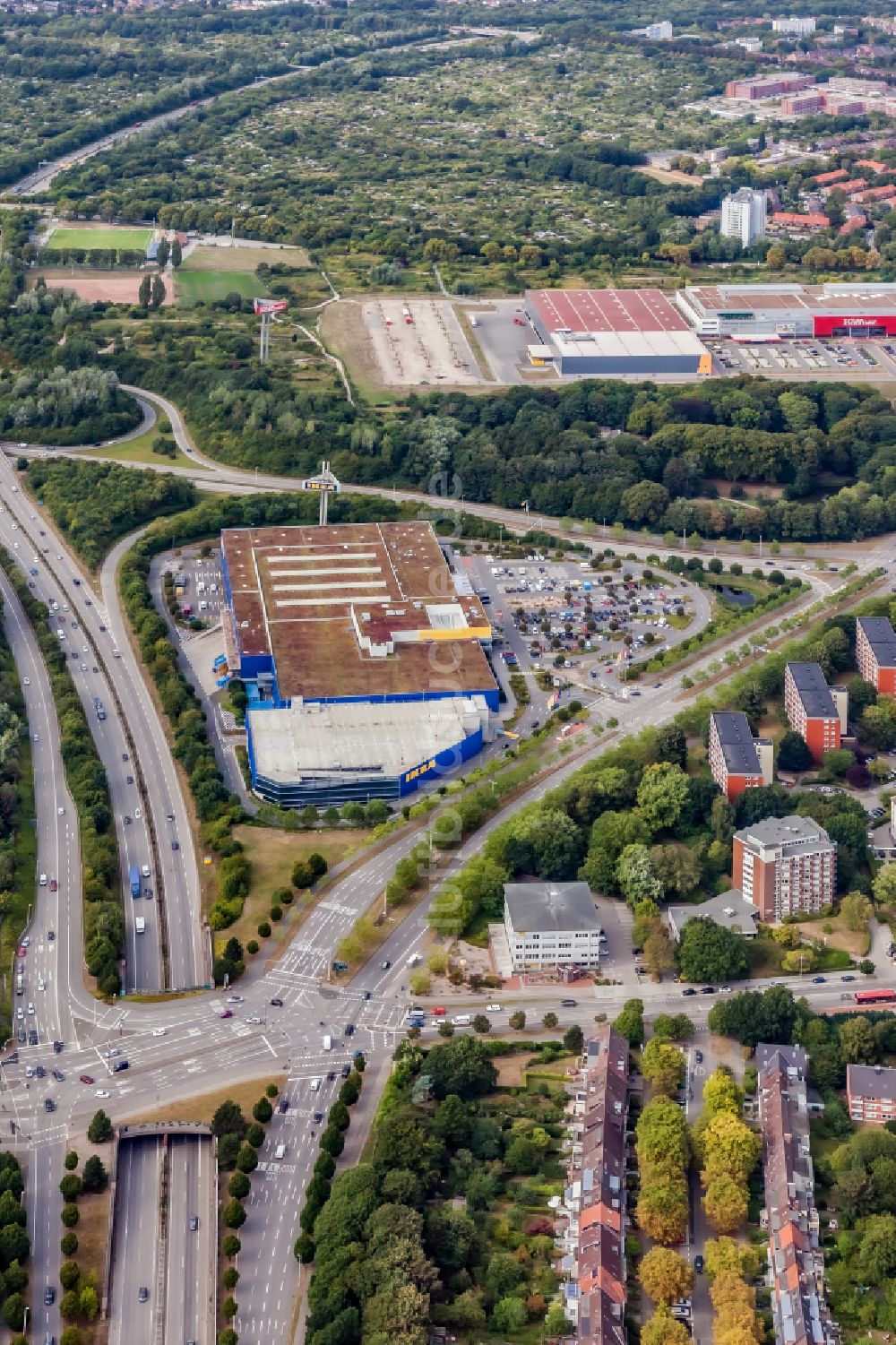 Kiel aus der Vogelperspektive: Mischbebauung der Wohngebiets- und Gewerbeflächen rund um die IKEA -Filiale in Kiel im Bundesland Schleswig-Holstein, Deutschland