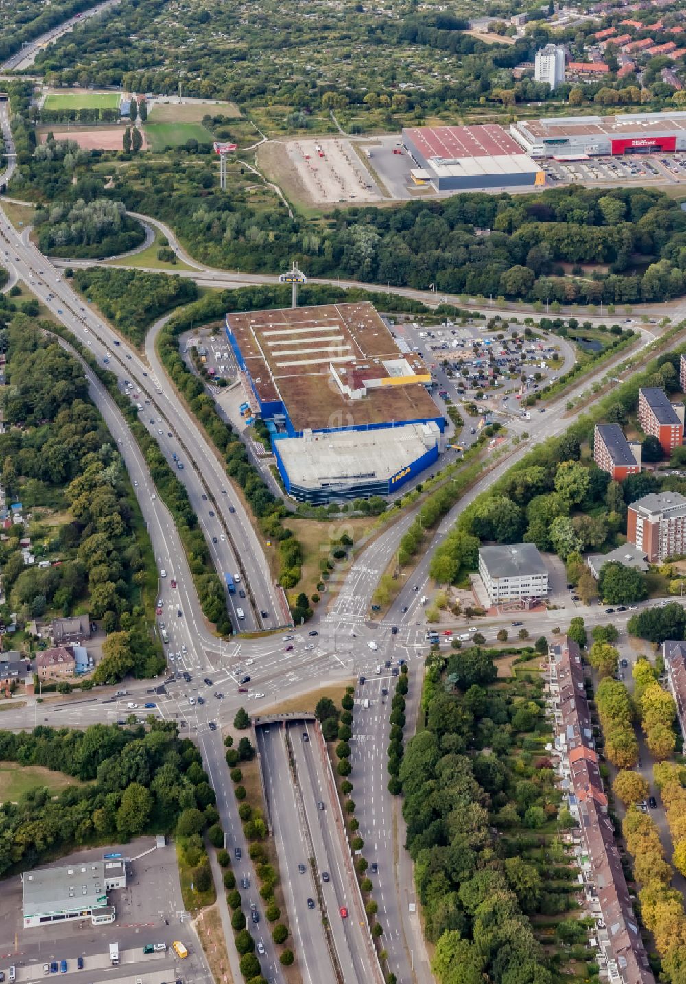 Luftbild Kiel - Mischbebauung der Wohngebiets- und Gewerbeflächen rund um die IKEA -Filiale in Kiel im Bundesland Schleswig-Holstein, Deutschland