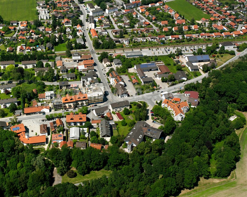 Luftaufnahme Töging am Inn - Mischbebauung der Wohngebiets- und Gewerbeflächen in Töging am Inn im Bundesland Bayern, Deutschland