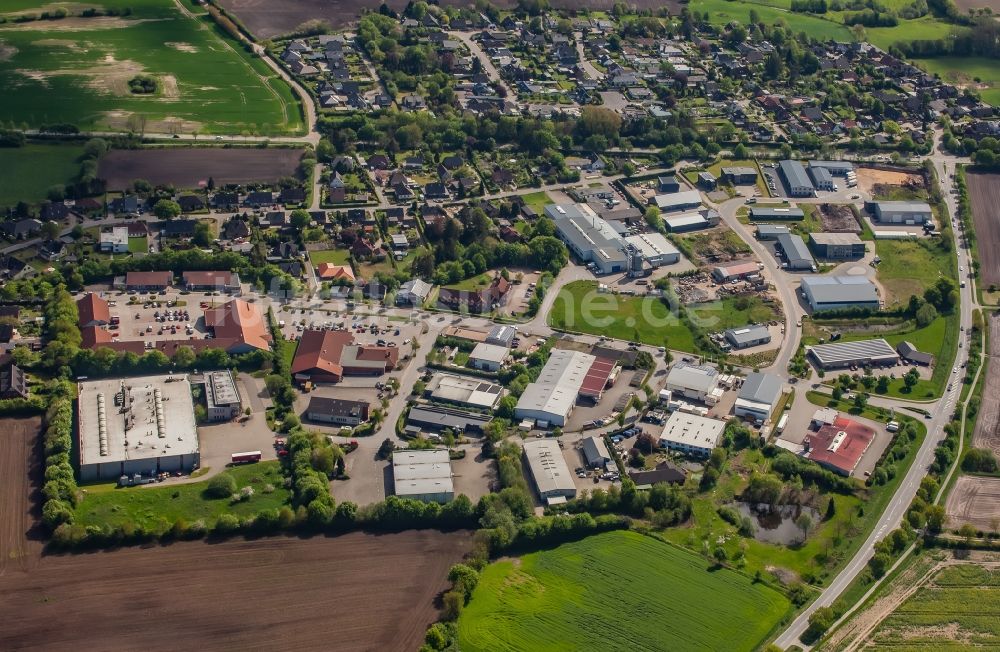 Luftbild Wees - Mischbebauung der Wohngebiets- und Gewerbeflächen in Wees im Bundesland Schleswig-Holstein, Deutschland