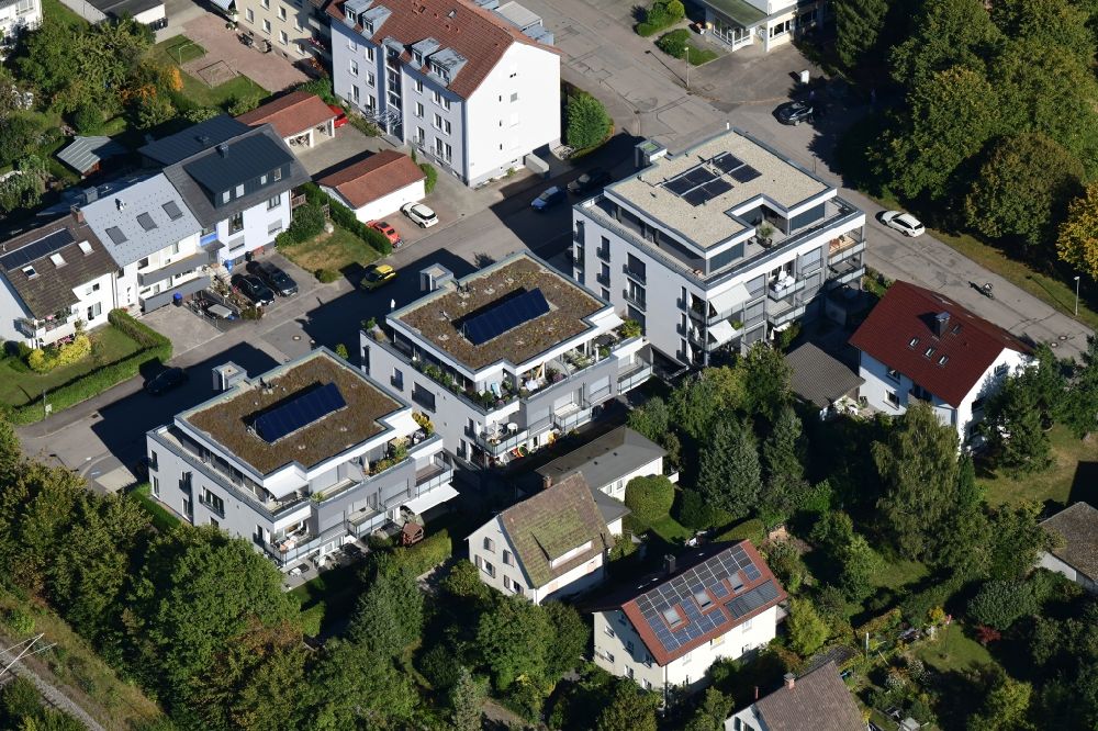 Schopfheim von oben - Mischbebauung eines Wohngebiets mit modernen Mehrfamilienhäusern mit Dachwohnungen in der Stettiner Straße in Schopfheim im Bundesland Baden-Württemberg, Deutschland