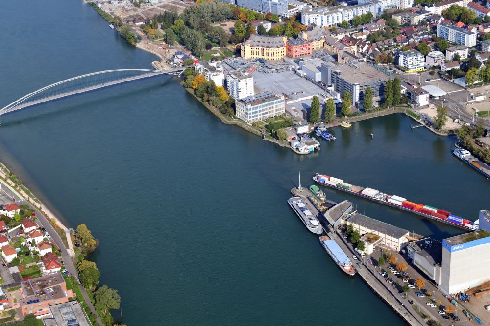 Luftbild Basel - Mitten im Rhein das Dreiländereck von Deutschland, Schweiz und Frankreich in Basel in der Schweiz