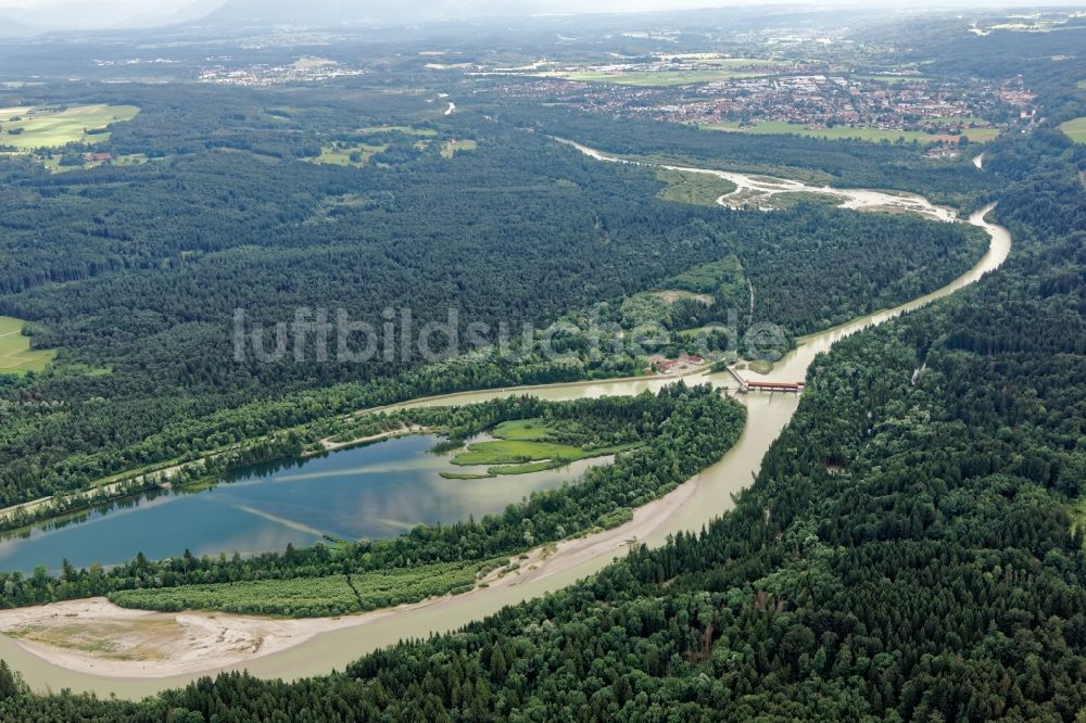 Icking aus der Vogelperspektive: Mündung der Loisach in die Isar bei Icking nahe Wolfratshausen im Bundesland Bayern, Deutschland
